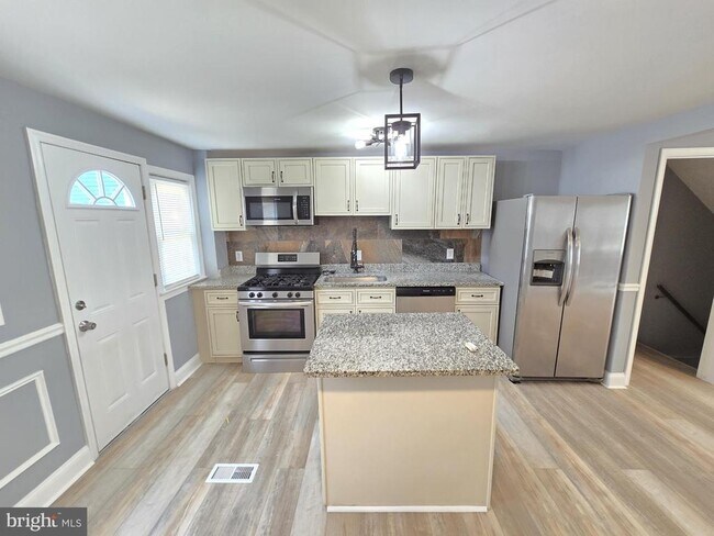 Building Photo - 3736 Elmley Ave