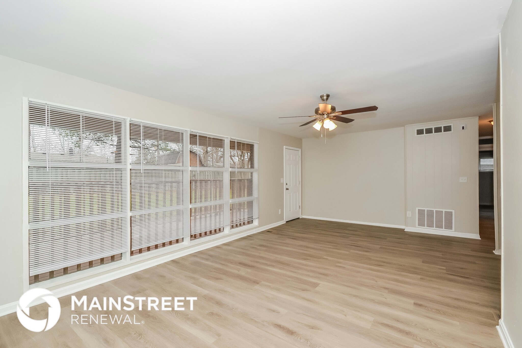 Building Photo - 8691 Bobolink Dr