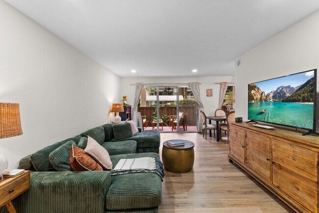 Primary Photo - Beautiful 2BD/2BA Condo in Prime Pacific B...