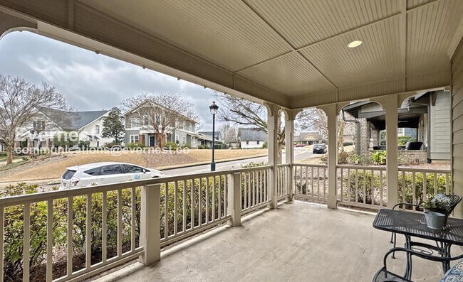Building Photo - Home with Pool, Patio, and Fitness Center
