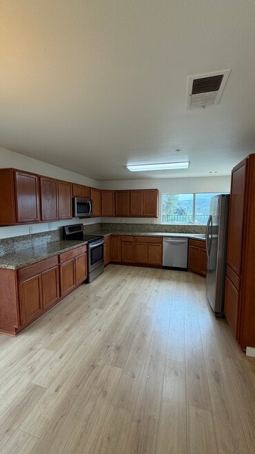 Building Photo - 5709 Kensington Pl