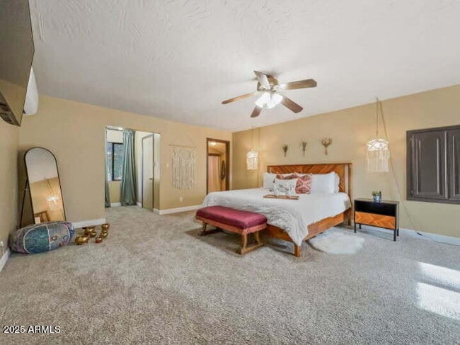 Building Photo - 100 E Glade Ln