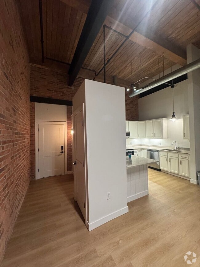 Building Photo - Studio Apartment (1 Bed/ 1 Bath)