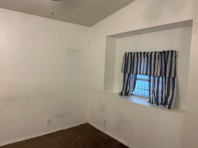 Building Photo - Mobile Home in Sarasota Lakes and Rv