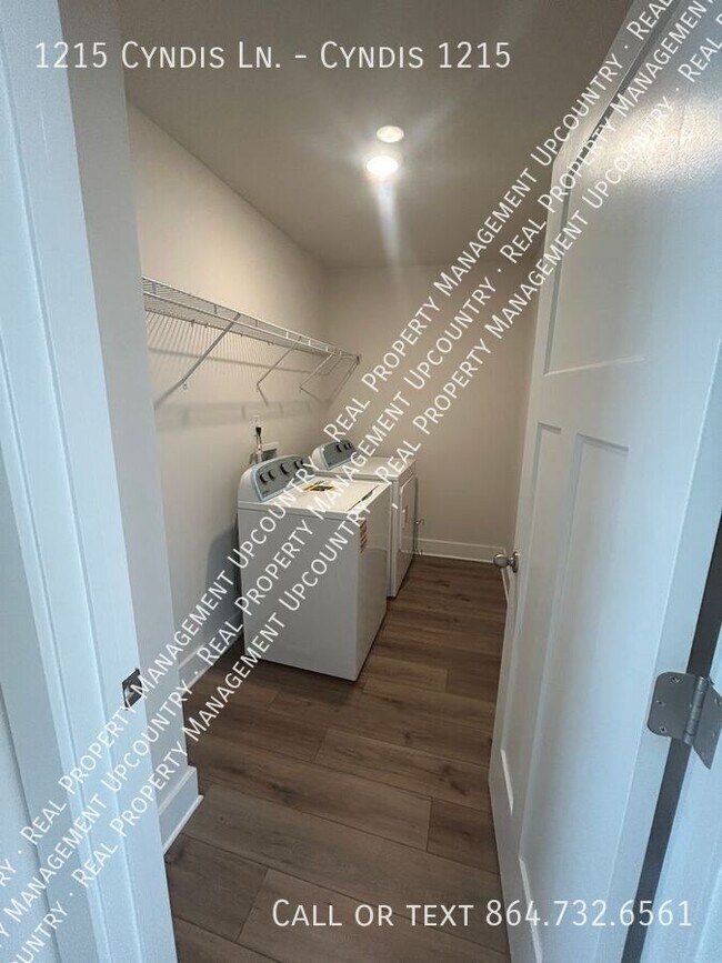 Building Photo - 1215 Cyndis Ln