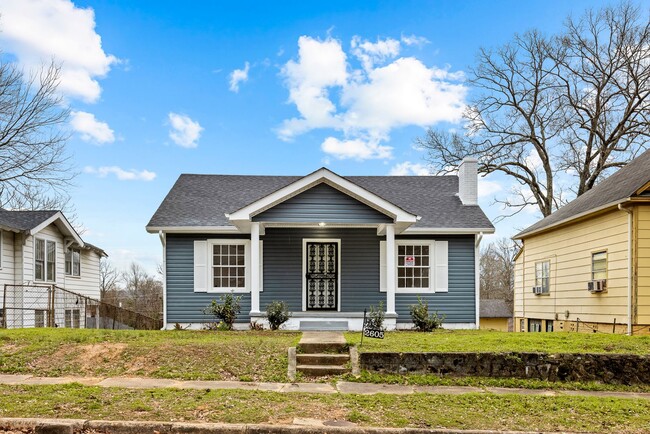 Building Photo - Beautifully Renovated 4 Bedroom 2 Bath Hom...