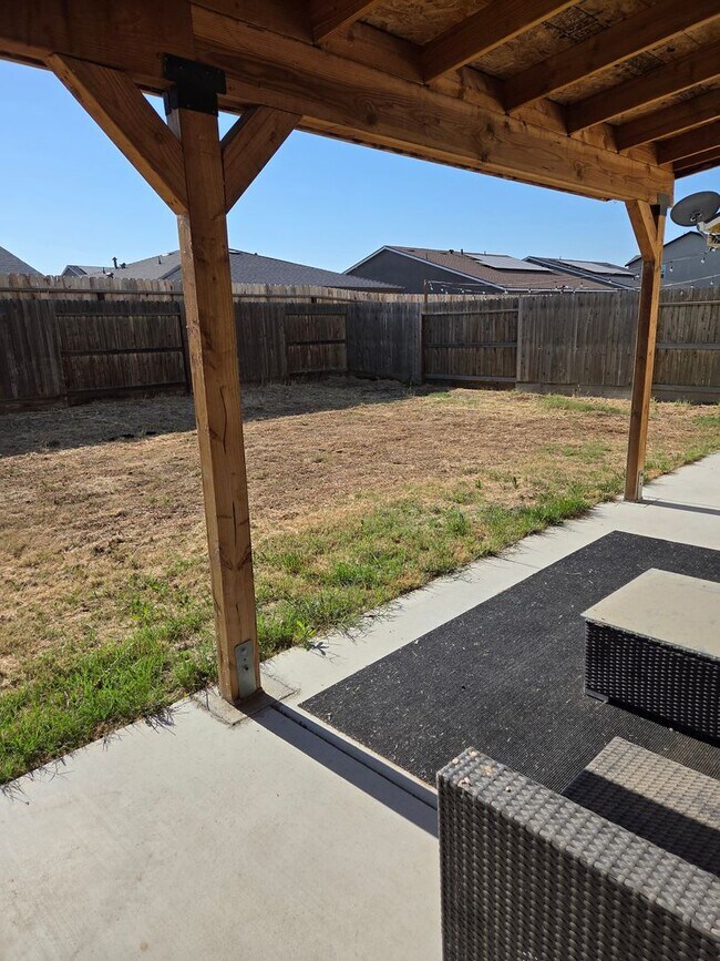 Building Photo - 1443 Greenbrier Dr