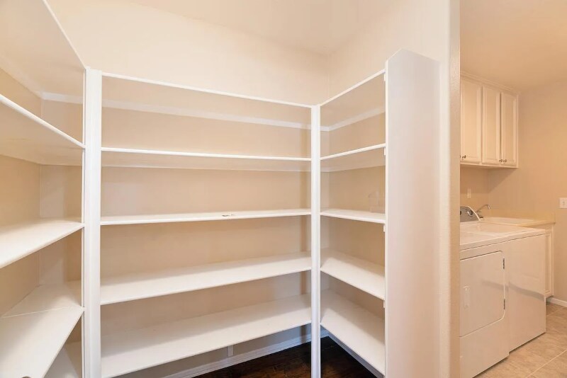 Building Photo - 302 La Soledad Way