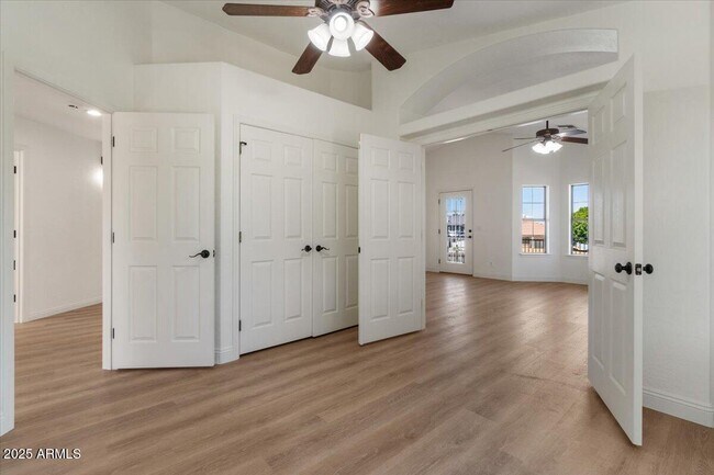 Building Photo - 1414 N Palmsprings Dr