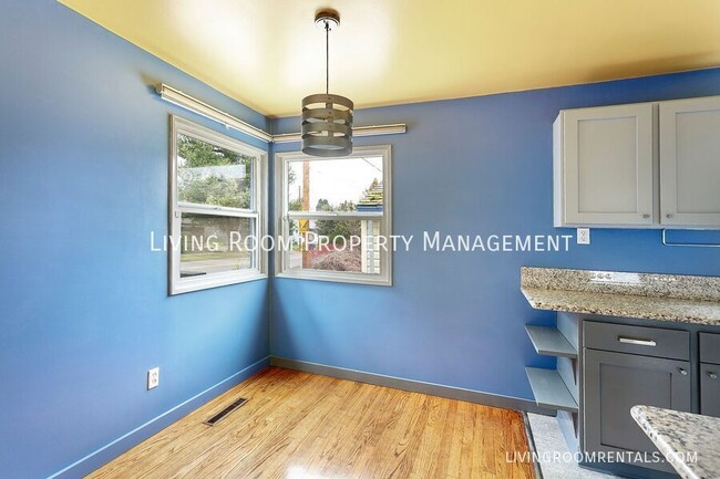 Building Photo - 8414 N Peninsular Ave