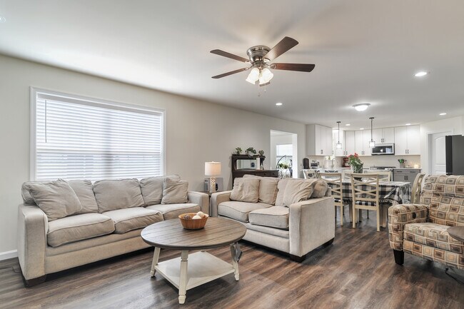 Building Photo - 150 Cilento Dr