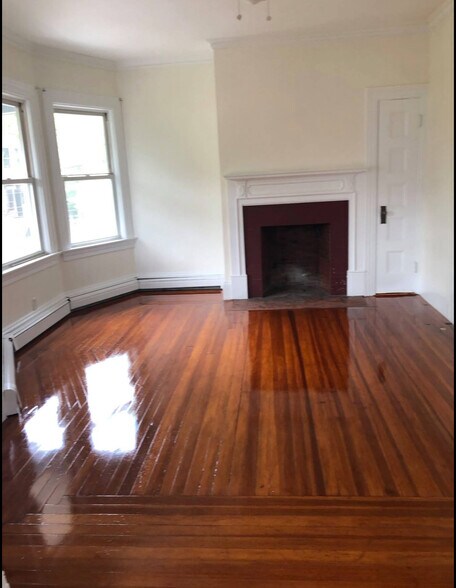 Building Photo - 18 University Ave