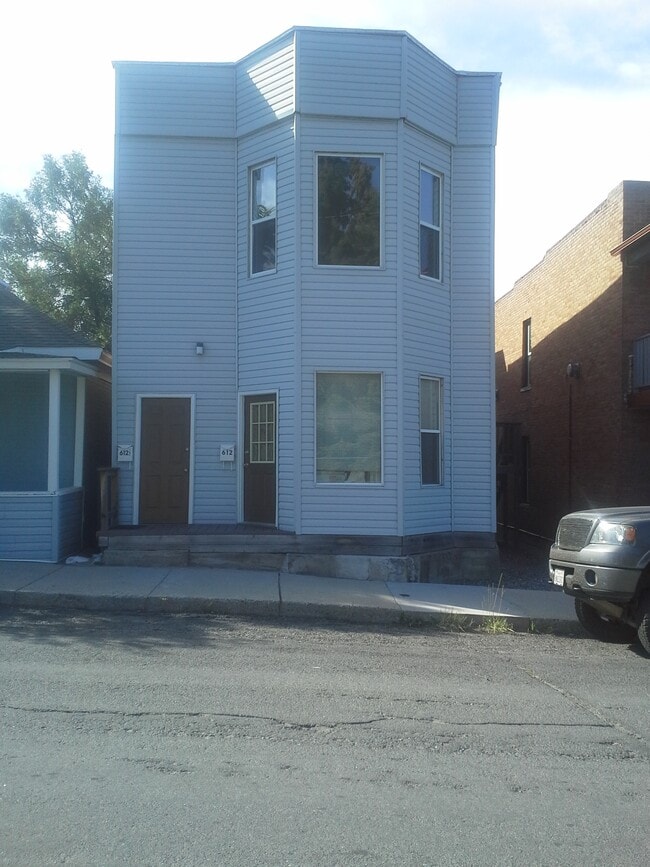 Building Photo - 612 W Silver St
