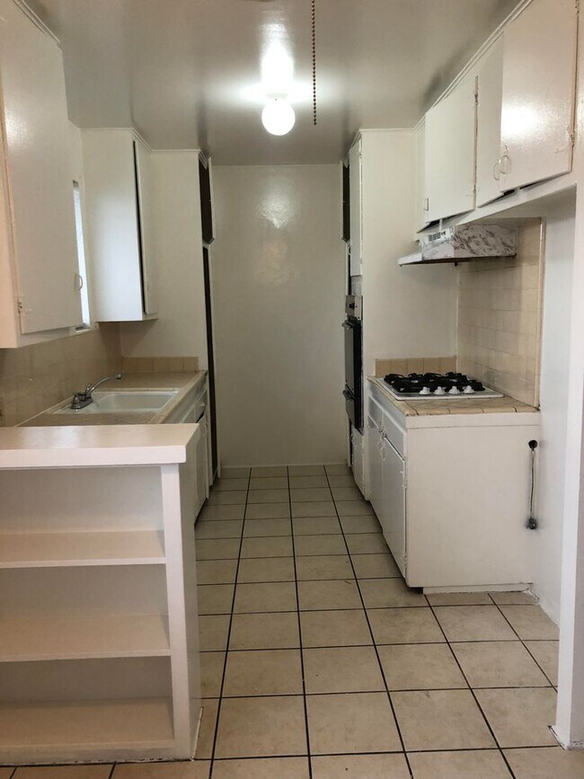 Building Photo - One Bedroom - Panorama City