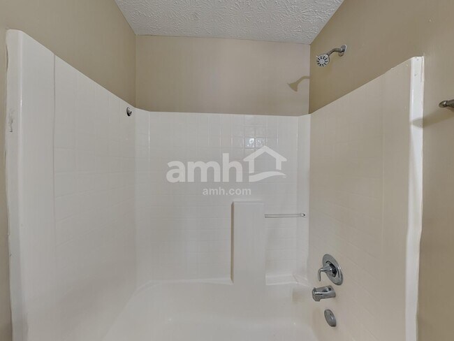 Building Photo - 90 Knights Bridge Dr N