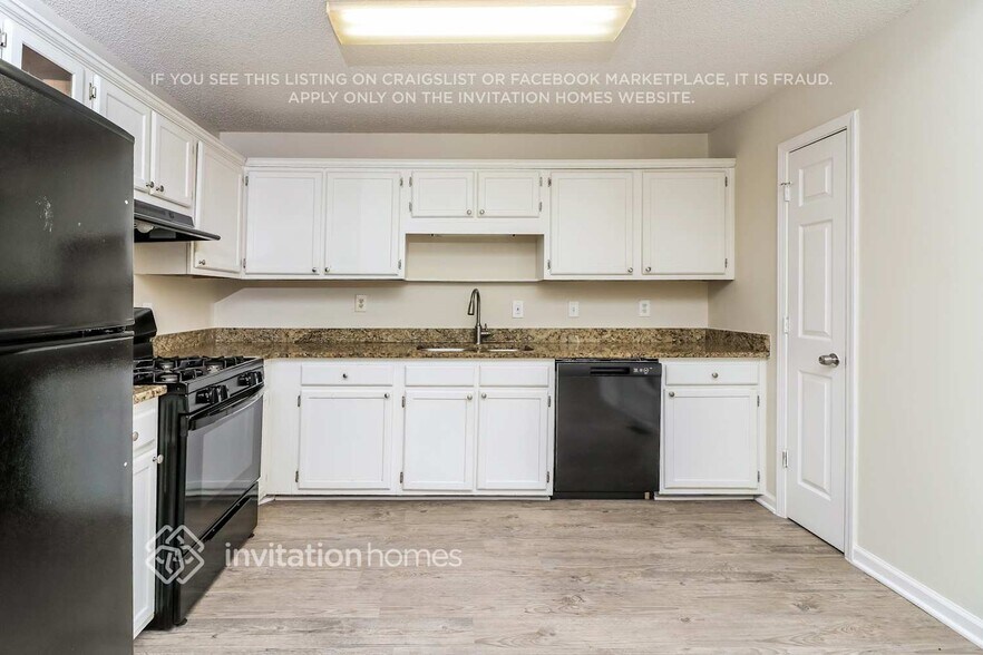 Building Photo - 1718 Independence Dr