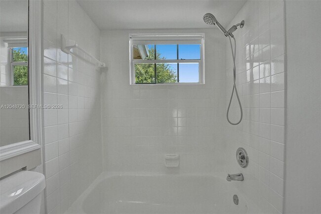 Building Photo - 1224 Sussex St