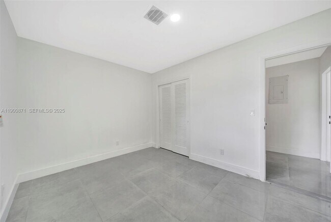 Building Photo - 840 NE 182nd St