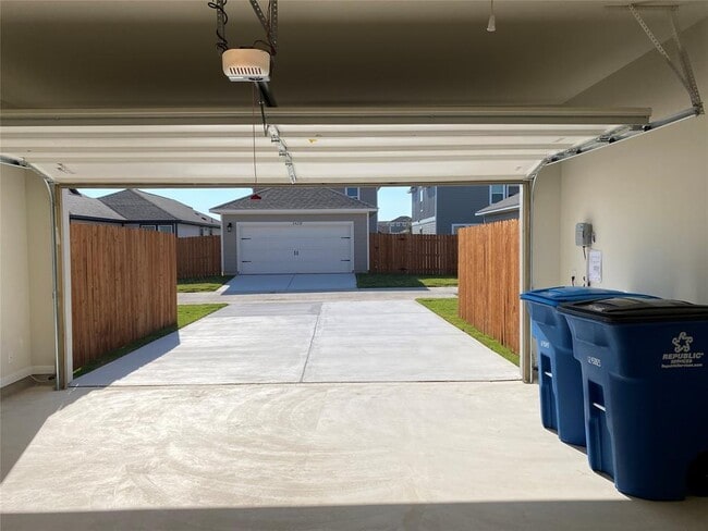 Building Photo - 2408 Oscar Eli Pl