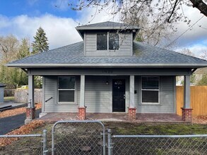 Building Photo - 3 Bedroom 2 Bath Forest Grove OR