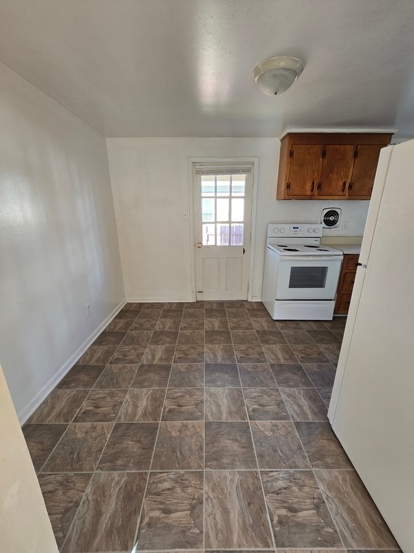 Building Photo - 2604 Wayside Dr