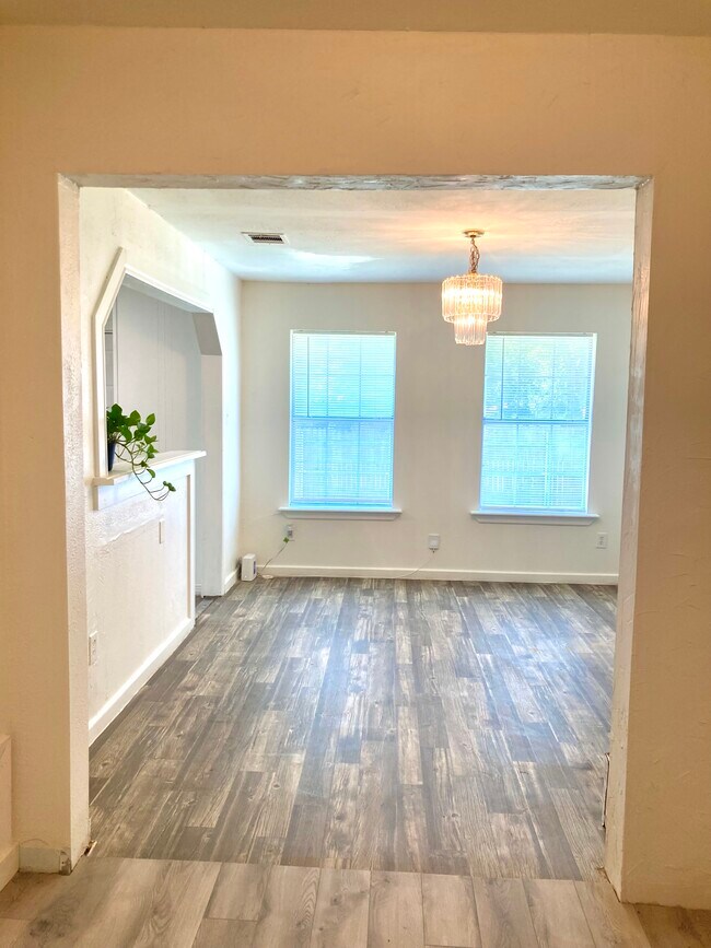 Building Photo - 3603 Linda Dr