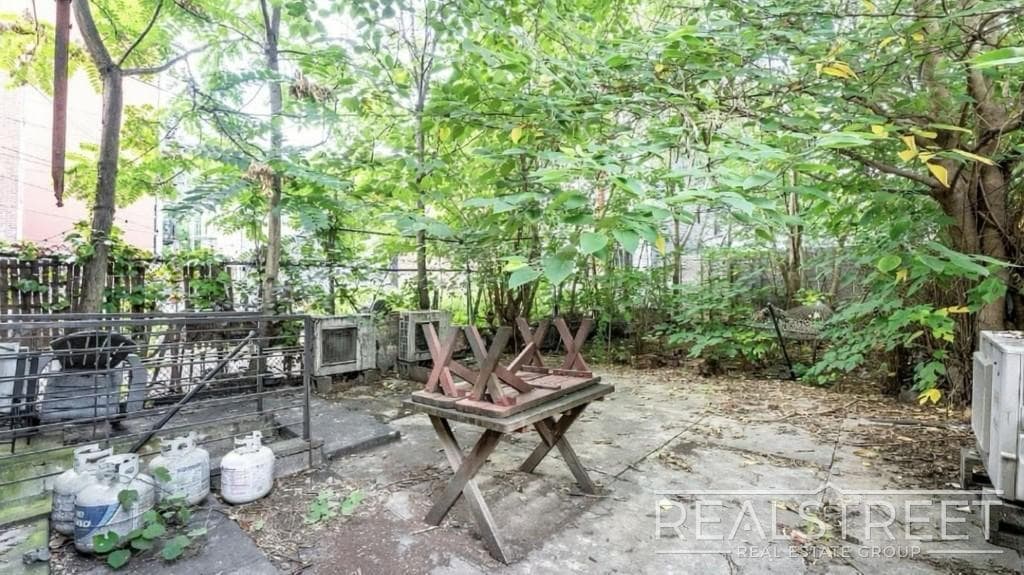 Building Photo - Dupont Street