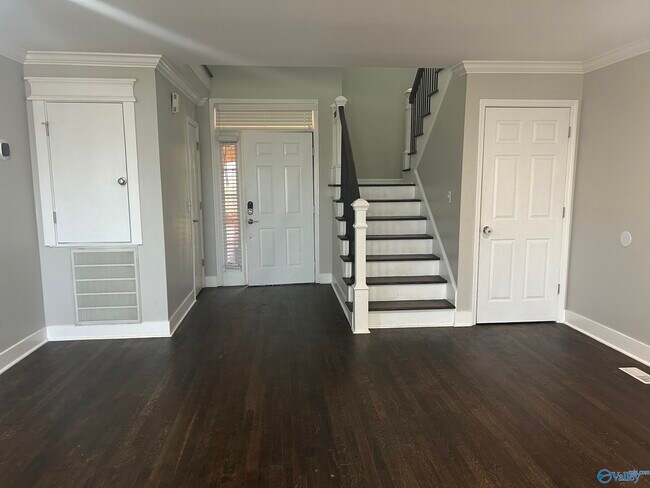 Building Photo - 2012 Fairway Hills Dr