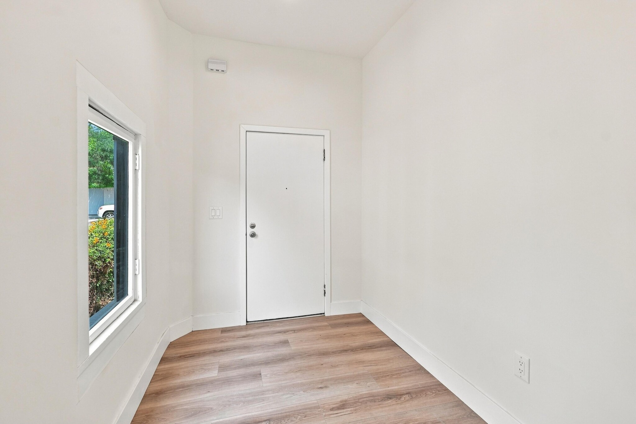 Building Photo - 3412 W 27th St