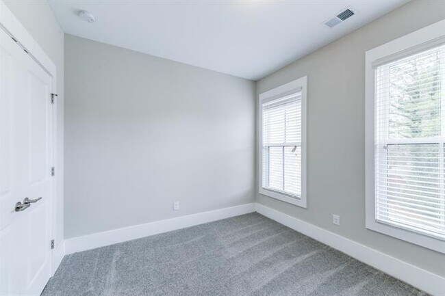 Building Photo - 4304 Walsh Dr