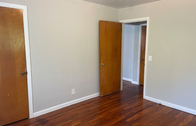 Building Photo - 510 Lowell Ave