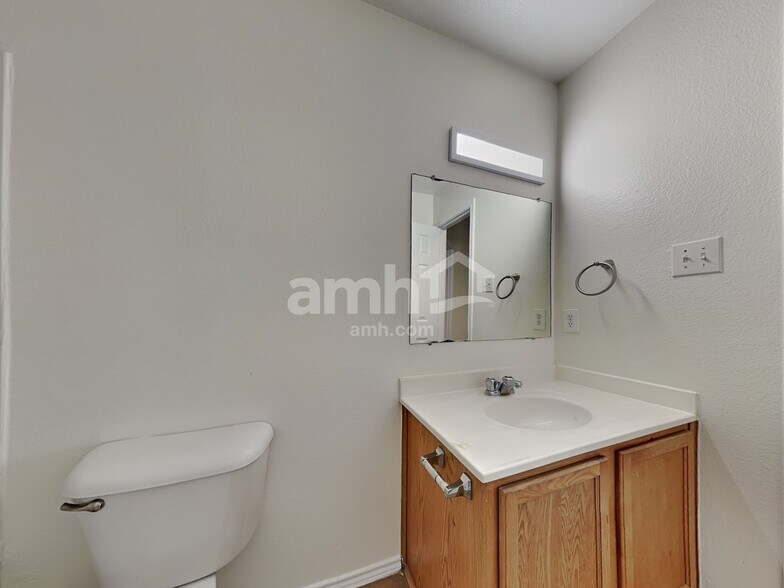 Building Photo - 10616 Park City Trl