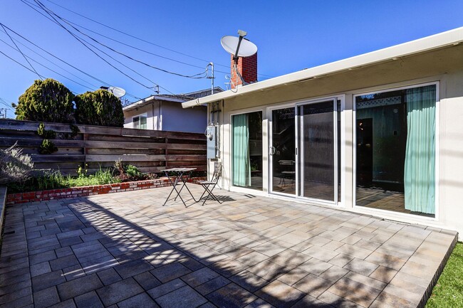 Building Photo - 3 Bed / 2 Bath San Bruno home in highly so...