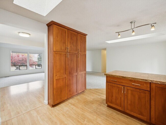 Building Photo - Beautifully Maintained Single-Level Home with Modern Touches