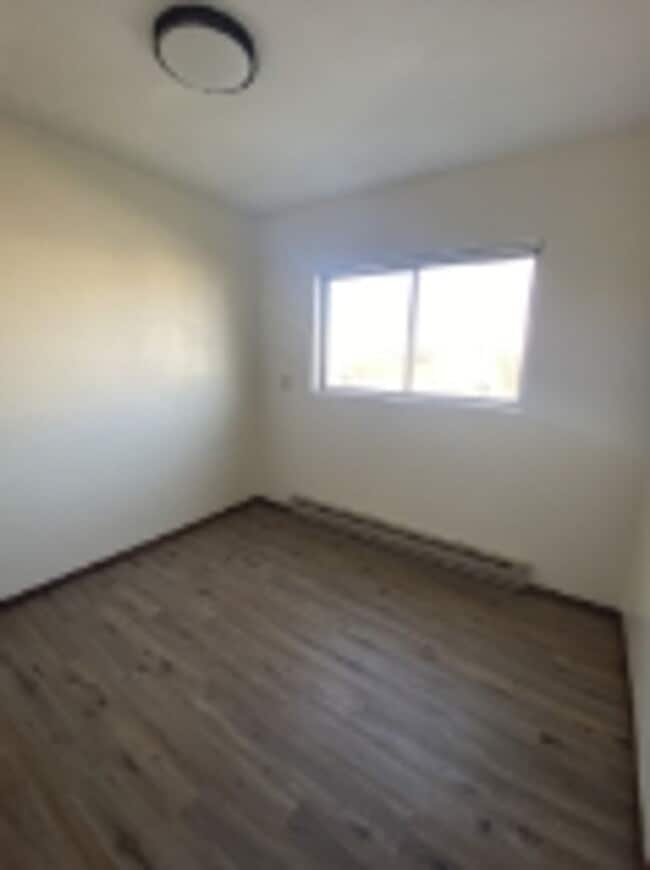 Building Photo - 306 Columbine Ave