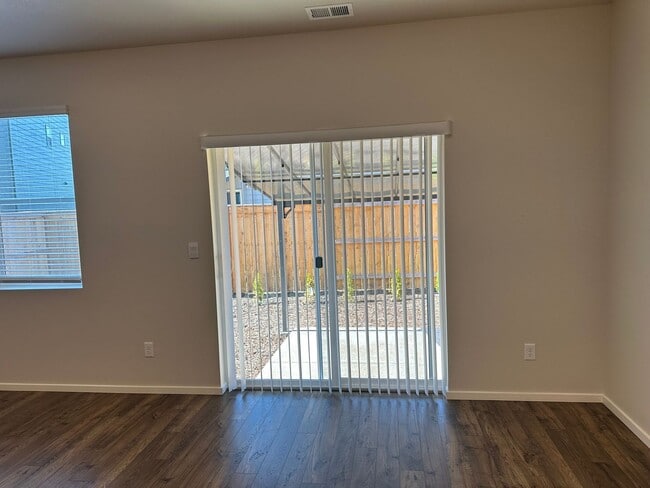 Building Photo - Newer 4 bedroom 2.5 bathroom house!