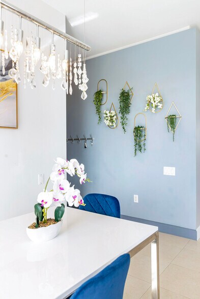 Building Photo - 111 SE 2nd St