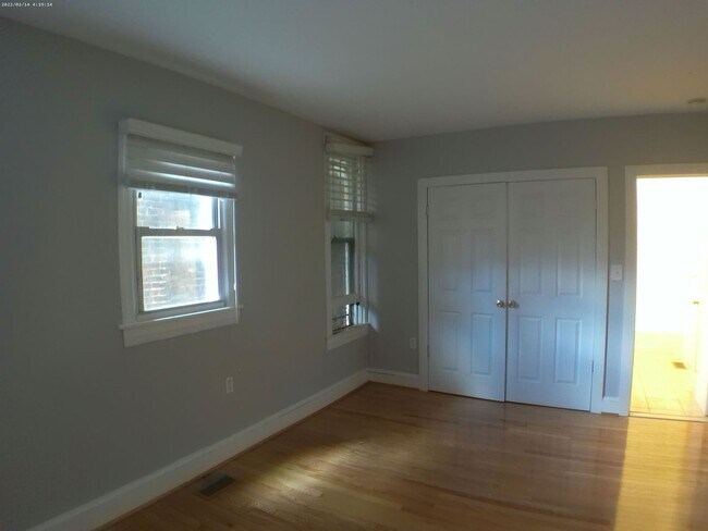 Building Photo - 14 E Mt Vernon Pl