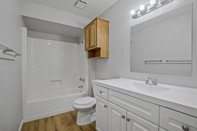 Building Photo - 722 Prairie Creek Dr