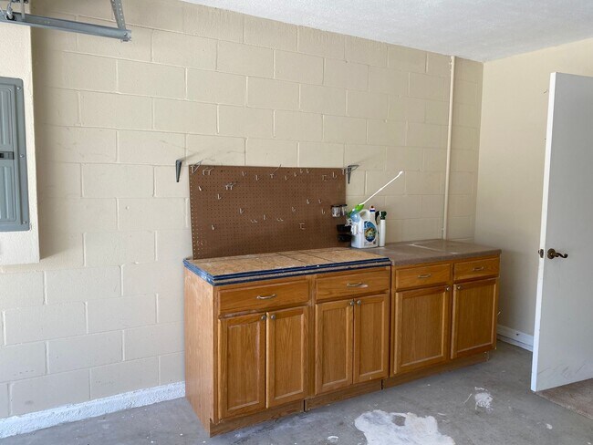 Building Photo - 4346 Four Lakes Dr