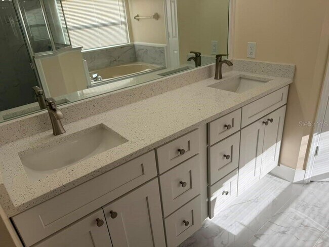 Building Photo - 351 Corsica Ct