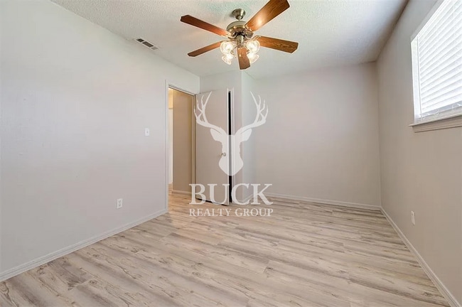 Building Photo - 705 N Dillon Ave