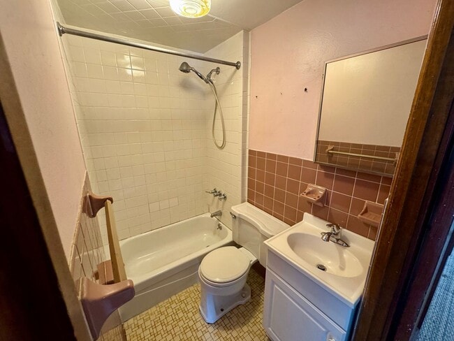 Building Photo - 3 Bedroom 2 Bath in Natrona Heights, PA!