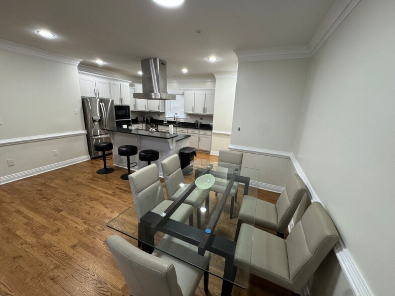 Building Photo - 259 W Ocean View Ave