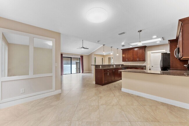 Building Photo - Stunning 3 BR/2 BA/2 Garage Single Family Home in  highly sought-after Sweetwater Oaks!