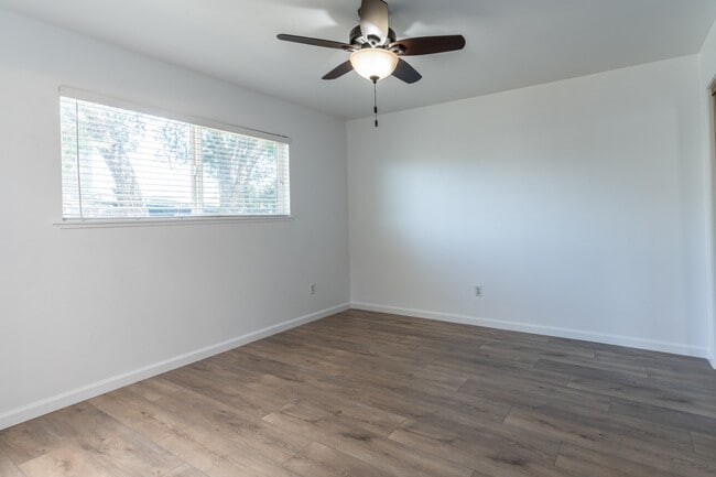 Building Photo - 300 IOLI Ranch Cir