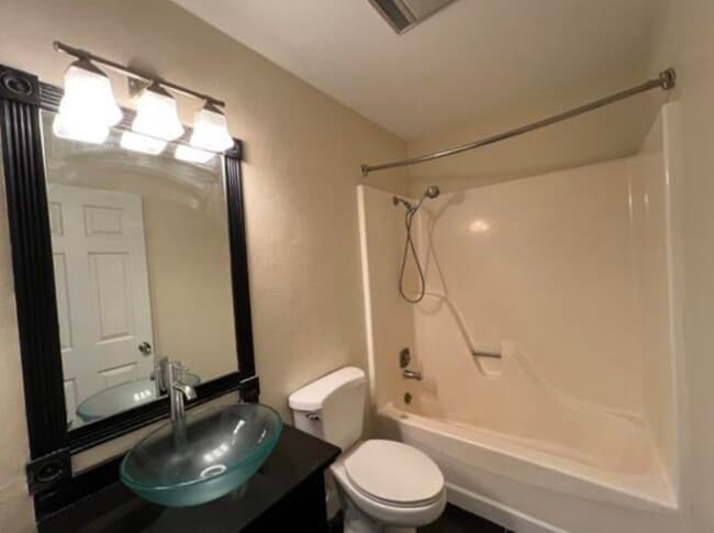 Building Photo - 110 Westchase Dr