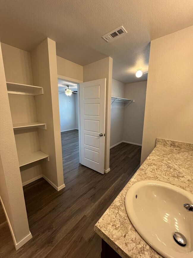 Building Photo - *Pre-leasing* Three Bedroom | Two and a Half Bathroom Home in Farmington