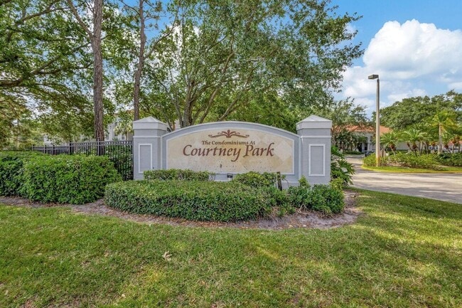 Building Photo - 5016 Lantana Rd