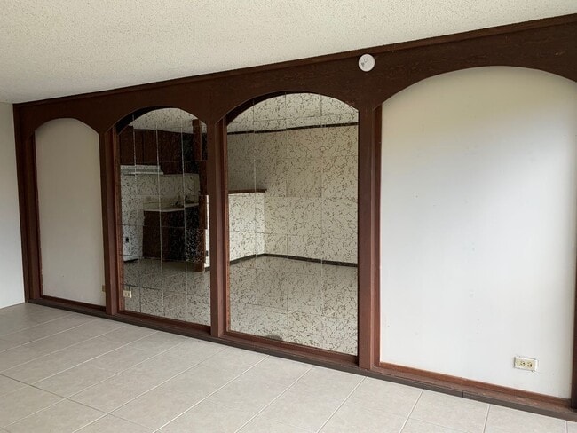 Primary Photo - STUDIO 1 BATH UNIT